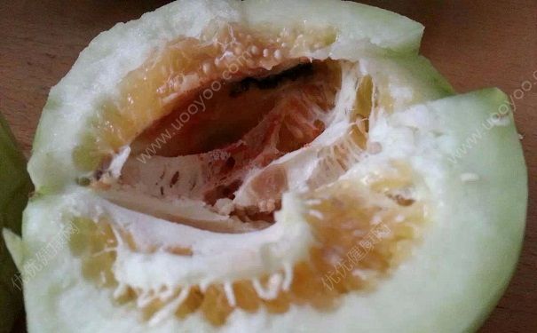 香瓜瓤里面有红点还能吃吗？香瓜瓤里为什么会有红点？(2)