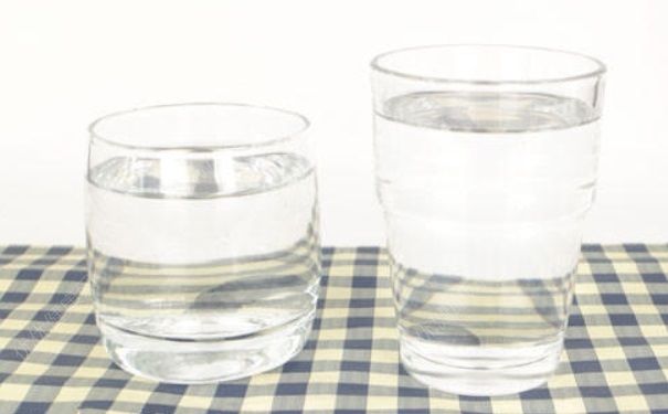 早上喝盐水有什么好处？早上喝盐水好还是蜂蜜水好？[多