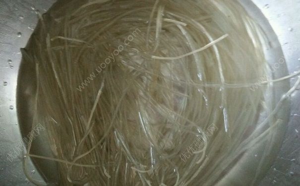 豆芽炒粉条怎么做好吃？豆芽炒粉条的家常做法(2)