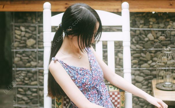 17岁乳头有白色东西吗？17岁女生乳头有白色分泌物正常吗？(2)