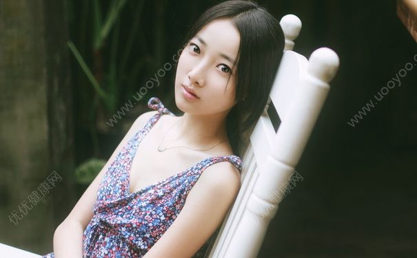 17岁乳头有白色东西吗？17岁女生乳头有白色分泌物正常吗？(3)