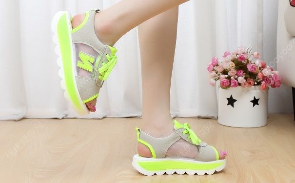 女生脚宽怎么变窄？女生脚宽穿什么鞋好看？(6)