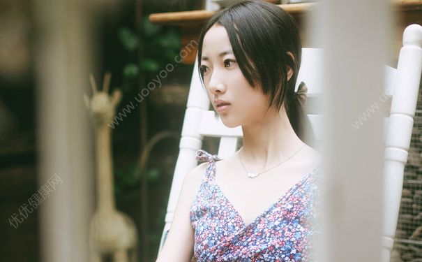 17岁乳头有白色东西吗？17岁女生乳头有白色分泌物正常吗？(4)