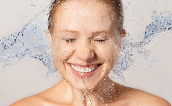 女生夏天可以洗冷水澡吗？夏天洗冷水澡的坏处(3)