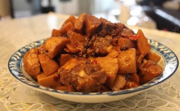 芋头烧排骨怎么做好吃？芋头烧排骨的做法(4)