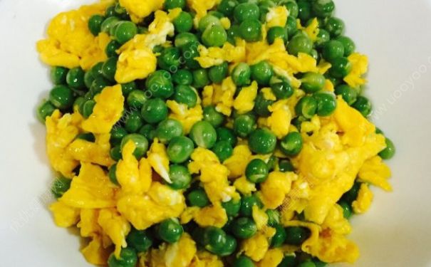 豌豆炒鸡蛋怎么炒好吃？豌豆炒鸡蛋的做法(4)