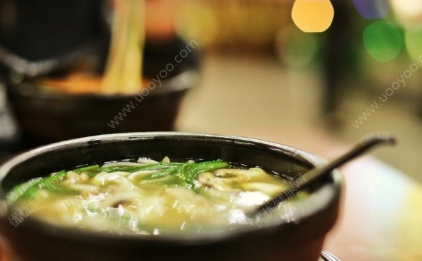 过桥米线是哪个地方的小吃？过桥米线怎么吃？(2)