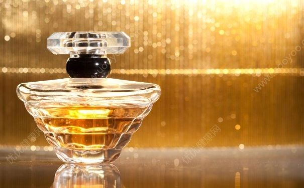 男士香水怎么喷？男士擦香水的正确方法(2)