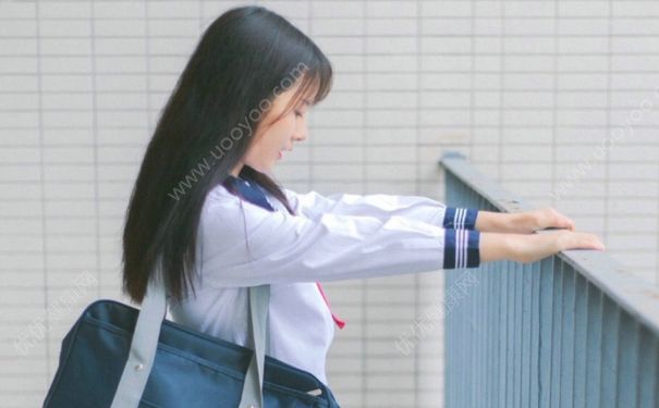 12岁女生为什么内裤总是湿？12岁内裤有白色分泌物正常