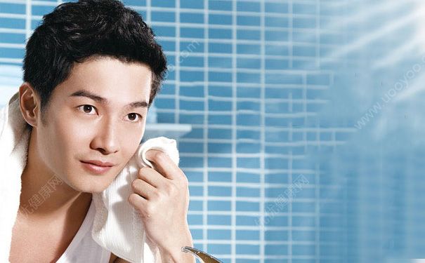 15岁男孩可以用洗面奶吗？15岁男孩用什么洗面奶？(3)