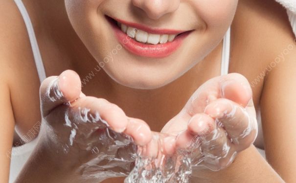 用卸妆水洗脸后还需用洗面奶吗？卸妆水洗脸后可以不用洗面奶吗？(3)