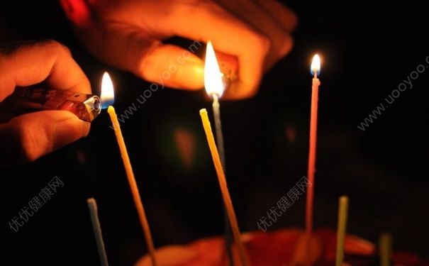 我12岁只过了3个生日正常吗？为什么我4年才过一次生日