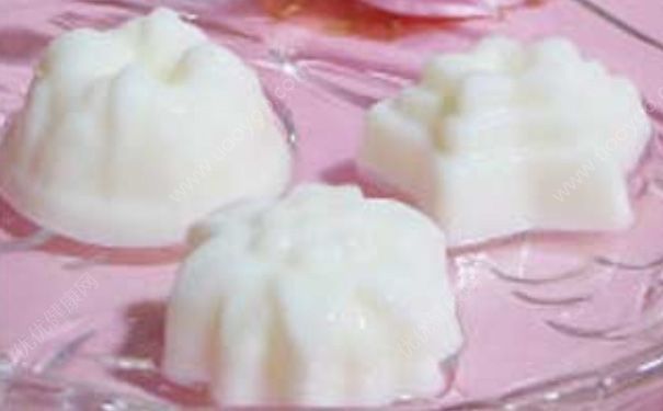牛奶果冻怎么做的？牛奶果冻的做法(4)