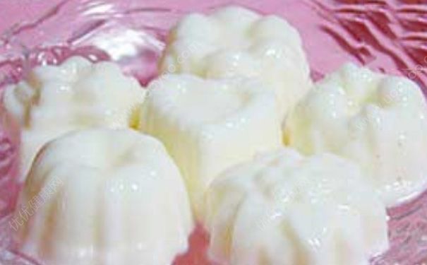 牛奶果冻怎么做的？牛奶果冻的做法[多图]
