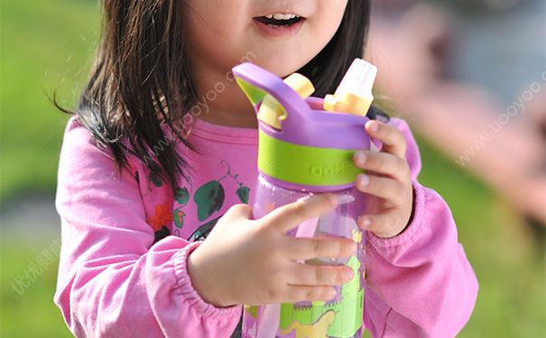 夏季嘴唇干裂怎么办？夏季嘴唇干裂脱皮怎么办？(3)