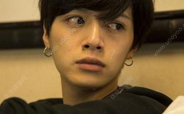 15岁男孩爱哭怎么回事？15岁男孩爱流眼泪是怎么回事？(2)