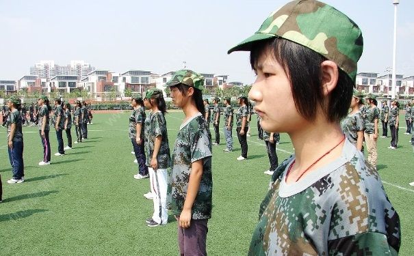 军训用什么防晒霜好？军训用多少倍的防晒霜？[多图]