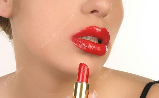 夏天用口红还是唇彩？夏天用口红好还是唇彩好？[多图]