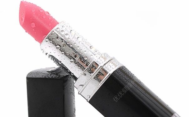 口红出汗了还能用吗？口红出汗是什么原因？[多图]