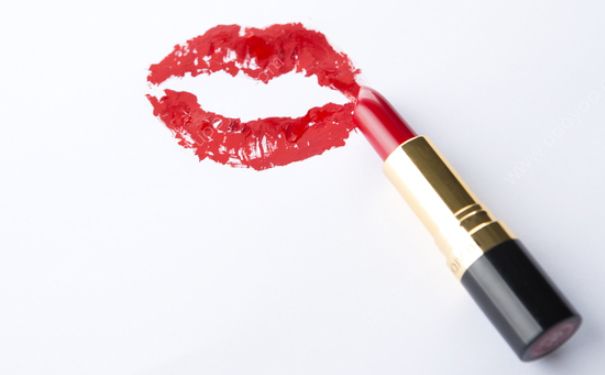 怎么涂口红不掉色？涂口红不掉色的方法(4)