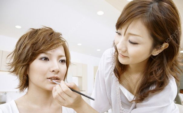 什么颜色的口红最自然？涂什么颜色的口红会自然？(2)