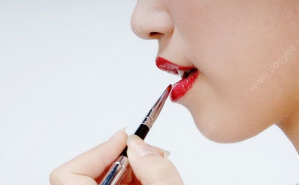 怎么涂口红不掉色？涂口红不掉色的方法(1)