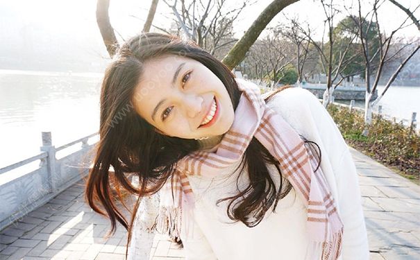 爱笑的女生胸不会太小 女生胸小的原因(3)