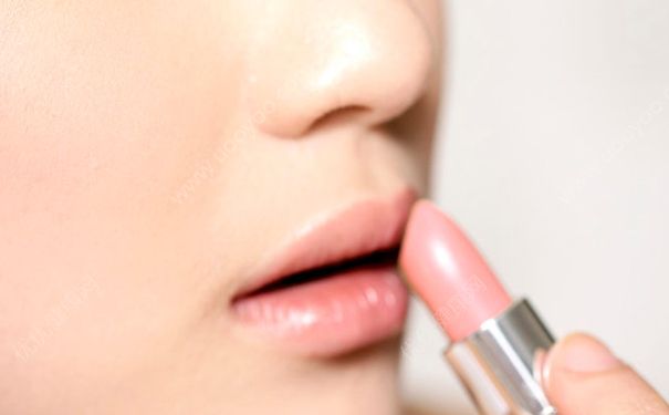 女生为什么涂口红？女生涂口红是为什么？(1)