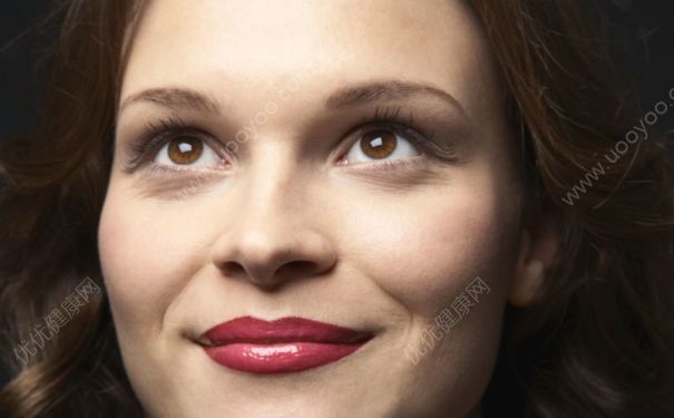 皮肤黑涂什么颜色口红好看？皮肤黑适合涂什么颜色的口红？(2)