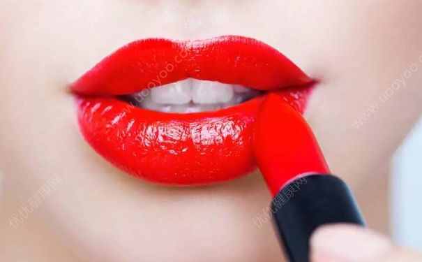 为什么涂口红就会脱皮？涂口红就会脱皮怎么办？(1)