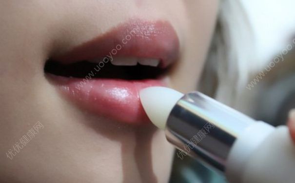 为什么涂口红就会脱皮？涂口红就会脱皮怎么办？(3)