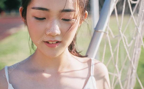 14岁女孩乳头上有白点 14岁女生乳头上有白色分泌物正常吗？(1)