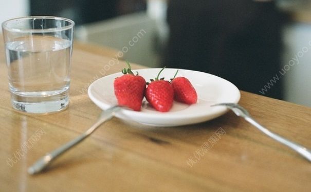冰糖能和蜂蜜一起吃吗？冰糖和蜂蜜加在一起吃好吗？(2)