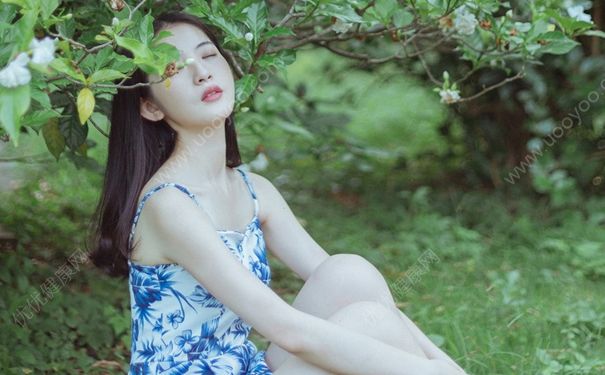 17岁女生胸部一大一小是什么原因？17岁乳房一大一小怎么办？(2)