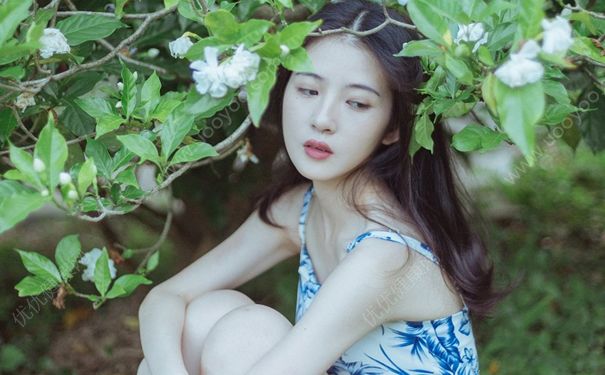 17岁女生胸部一大一小是什么原因？17岁乳房一大一小怎么办？(4)