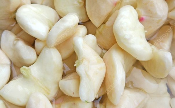 怎样剥煮熟的菱角？菱角快速剥壳窍门(3)