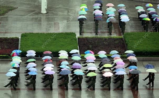 军训下雨了怎么办？军训下雨还会训练吗？(4)