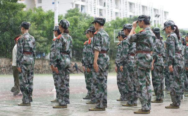 军训下雨了怎么办？军训下雨还会训练吗？(3)