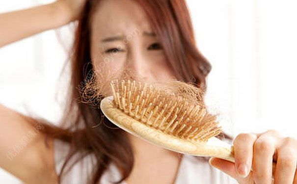 产后脱发是什么原因？产后脱发严重怎么办？(1)