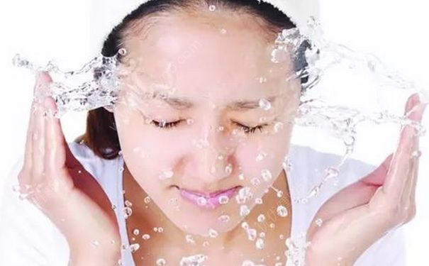 护肤的正确步骤是什么？护肤的正确方法是怎样的？(4)