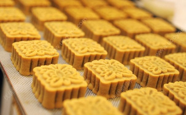 刚出炉的月饼能吃吗？月饼刚出炉能吃吗？(1)
