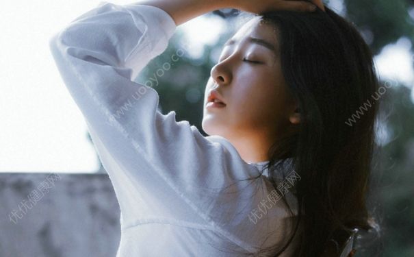 16岁女孩掉头发正常吗？16岁女生掉头发严重怎么办？(4)