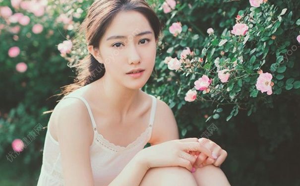 14岁女孩来月经怎么办？14岁女生月经初潮正常吗？(1)
