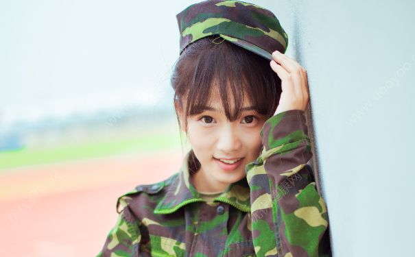 军训头发怎么扎好看？女生军训怎么扎头发？(1)