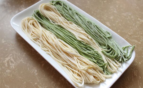 蔬菜汁和面怎么做？蔬菜汁和面的方法(3)