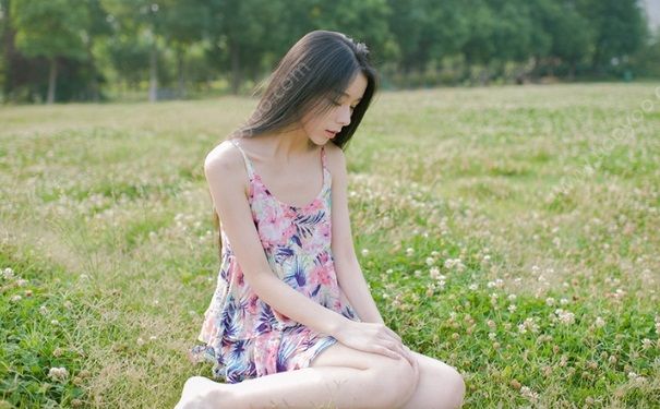 18岁女生腿关节老响是什么原因？18岁女生腿关节老响怎么办？(1)