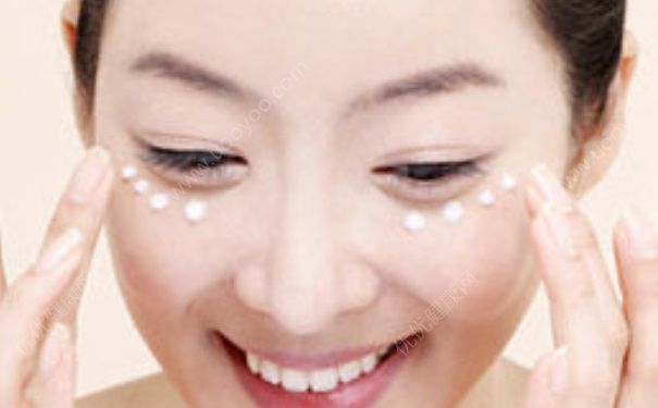 抹眼霜长脂肪粒怎么办？抹眼霜的顺序(4)