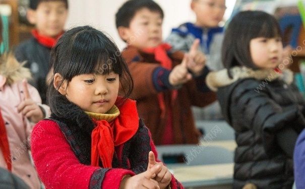 阳光对眼睛的伤害大吗？紫外线损伤眼睛怎么办？(4)
