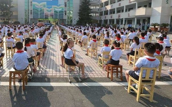 孩子不愿意去学校怎么办？应该怎么鼓励孩子去学习？(4)