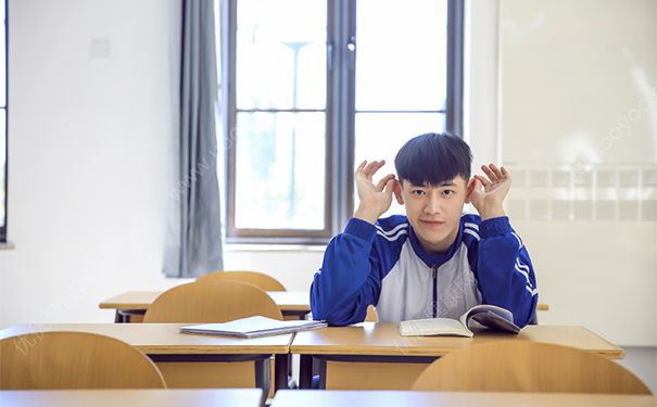 喜欢的男生不主动找我？喜欢一个男生应该主动吗？(2)